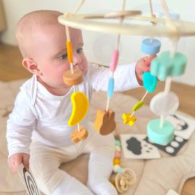 CLASSIC-WORLD-Pastel-Baby-Box-First-Toys-for-0-6-months-1