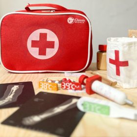 CLASSIC-WORLD-Wooden-Set-Little-Doctors-Suitcase-19-pcs-1