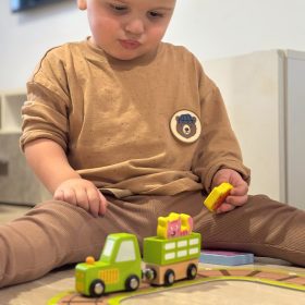 TOOKY-TOY-Wooden-Farm-in-a-Suitcase-Figures-Vehicles-2