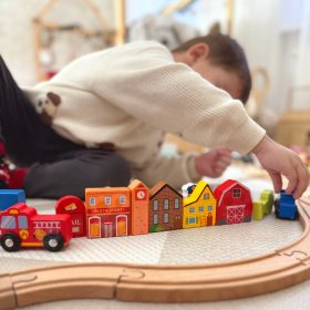 TOOKY-TOY-Wooden-Set-of-Buildings-and-Figures-City-2