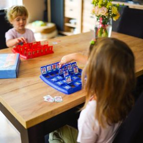 WOOPIE-Family-Game-Guess-Who-It-Is-1