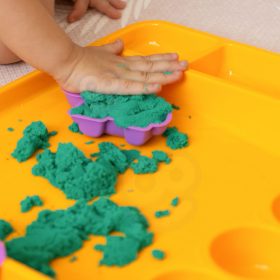 WOOPIE-Kinetic-Sand-1.2-kg-XL-ZOO-Table-with-Molds-Set-3