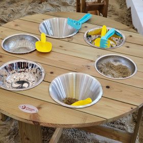 CLASSIC-WORLD-EDU-Educational-Garden-Table-6-Functions-Playing-with-Sand-Liquid-and-Stones-1 Liquid