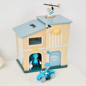 CLASSIC-WORLD-Police-Station-Wooden-Car-Helicopter-Figures-12pcs-2