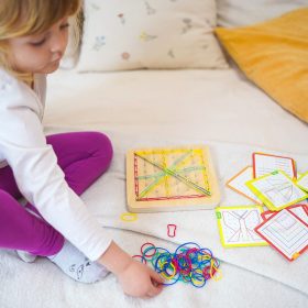 WOOPIE-GREEN-Geoplan-with-Rubber-Bands-Wooden-Puzzle-69-Pieces-FSC-Certified-3